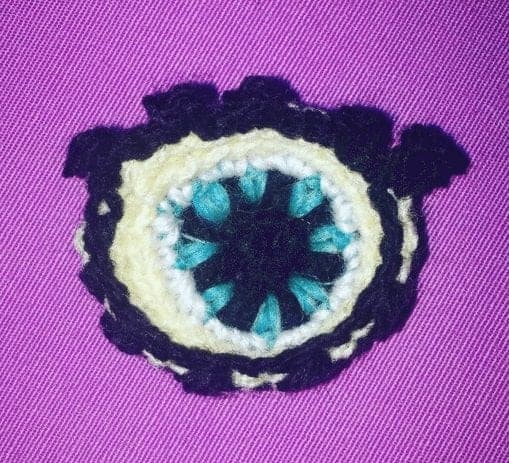 Crochet eyes with eyelashes – How to Crochet