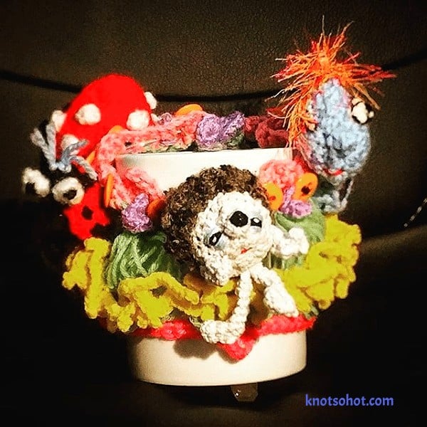 crochet cup amigurumi cozy
